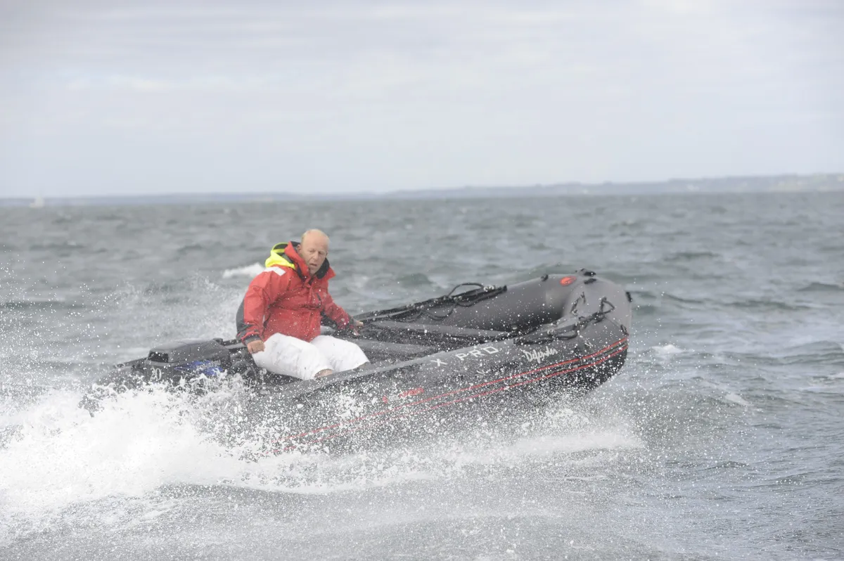 3D Tender Heavy Duty 380: Rubberboot vaart snel over golven