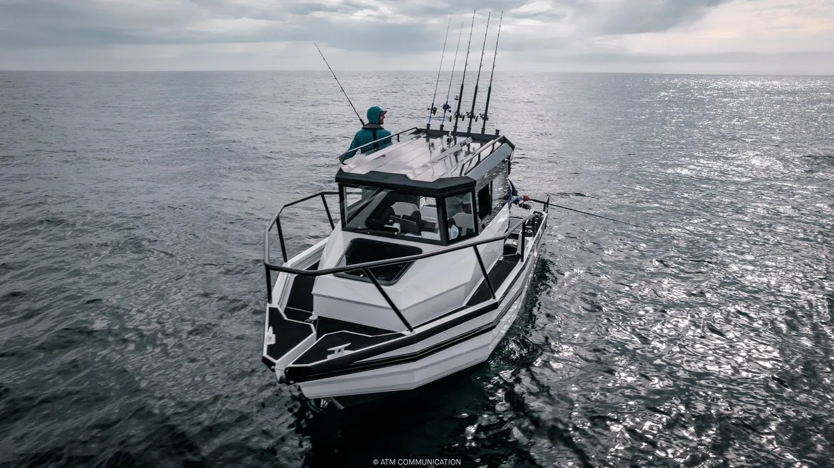 3D Tender Norden 695: Boot varend op zee met hengels
