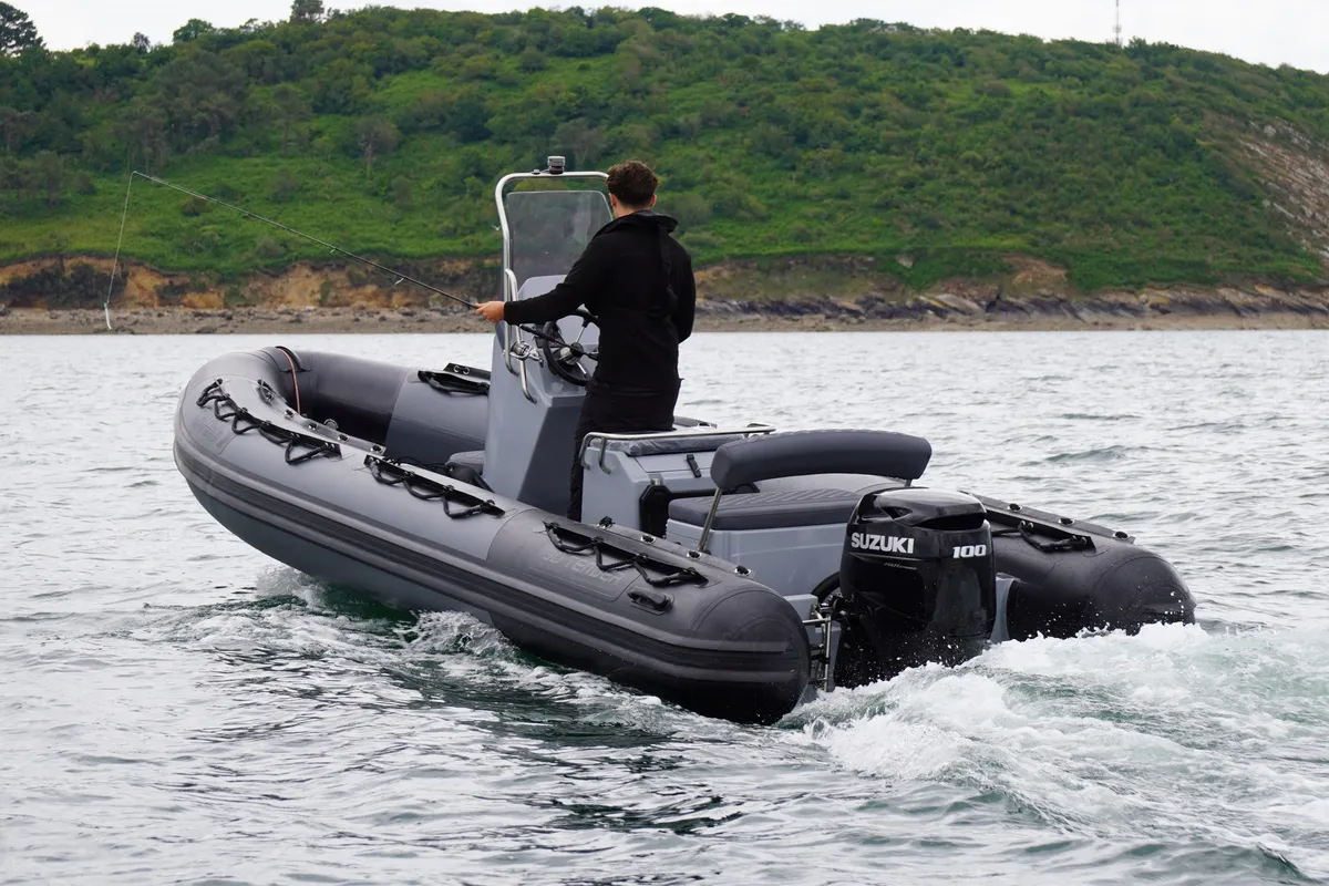 3D Tender Patrol 600: Rubberboot vaart op zee