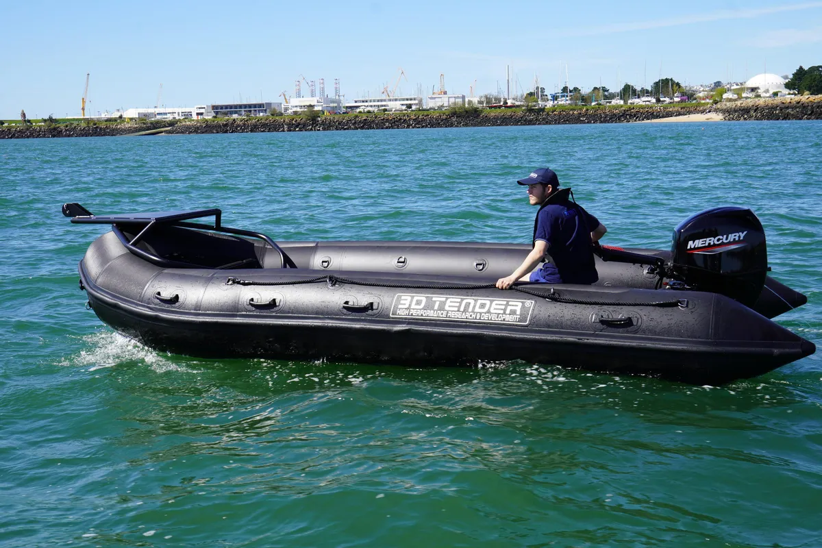 3D Tender Polar 580: Rubberboot vaart op water