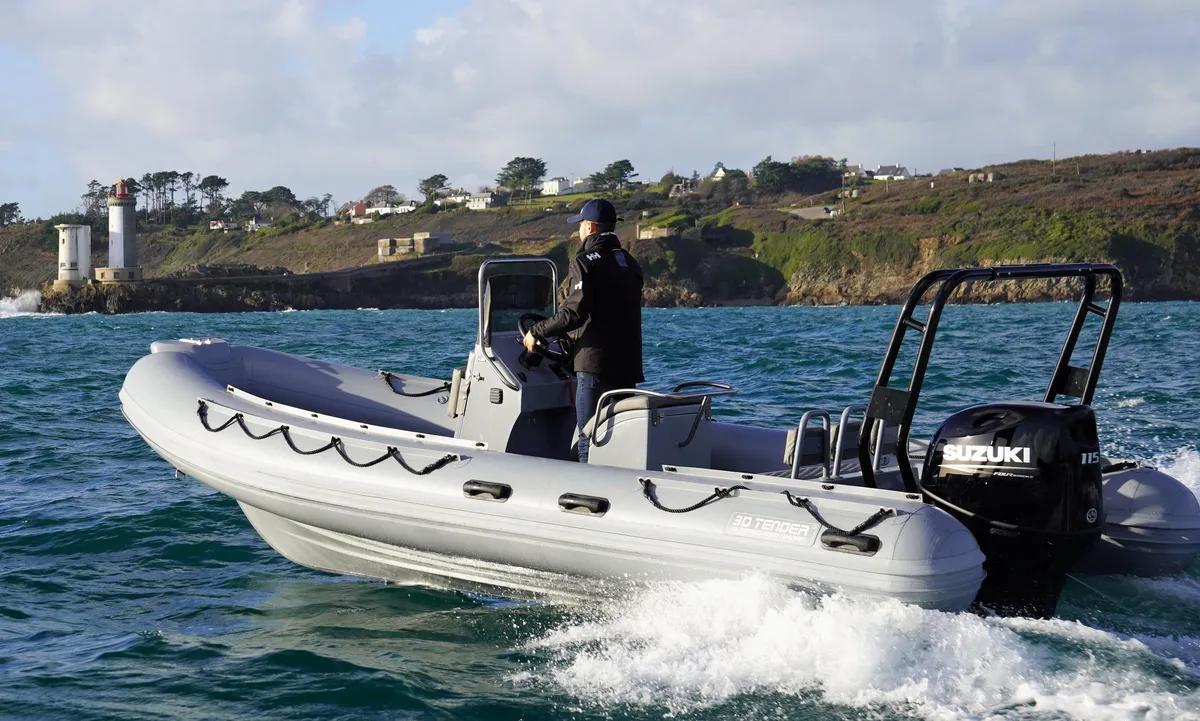 3D Tender XPRO 589: Rib boot varend op zee