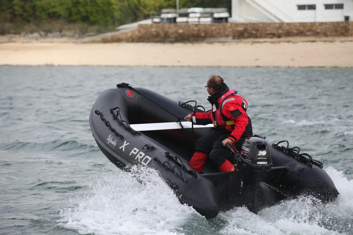 3D Tender XPRO ALU 390: Rubberboot vaart snel over water
