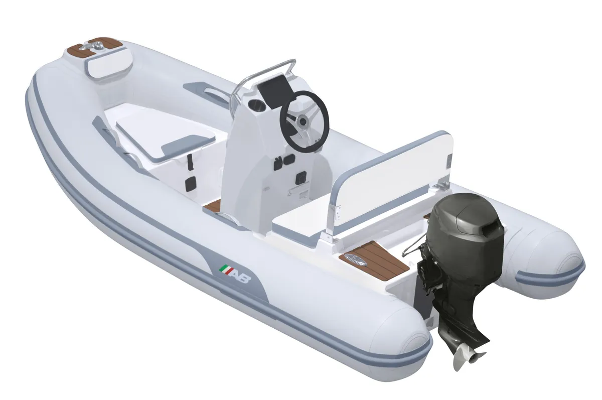 AB Inflatables Alumina 11 ALX: Rubberboot met buitenboordmotor bovenaan