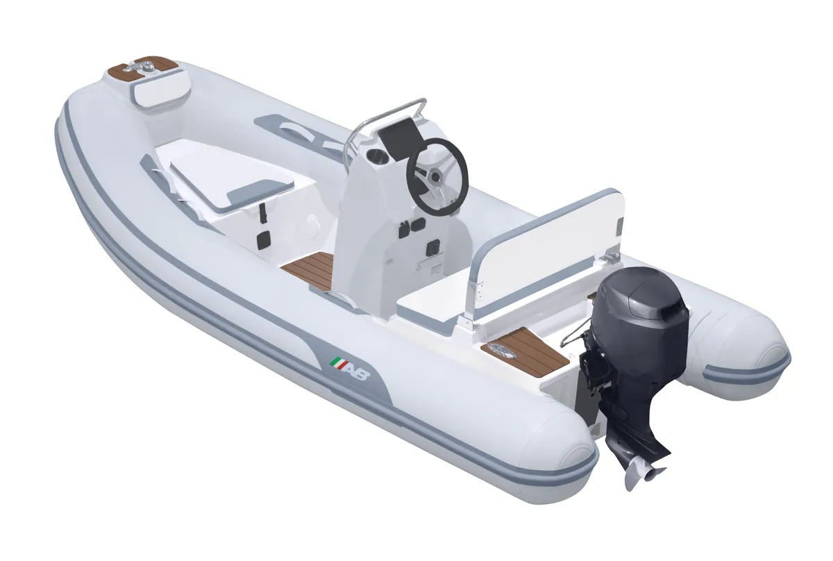 AB Inflatables Alumina 12 ALX: Rubberboot met buitenboordmotor studio o