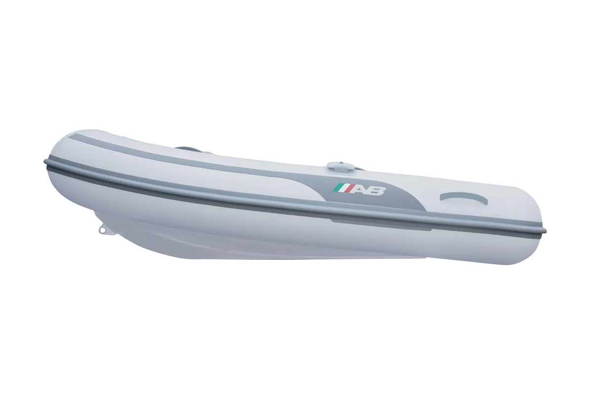 AB Inflatables Lammina 7.5 UL: Opblaasboot rubberboot zijaanzicht studi