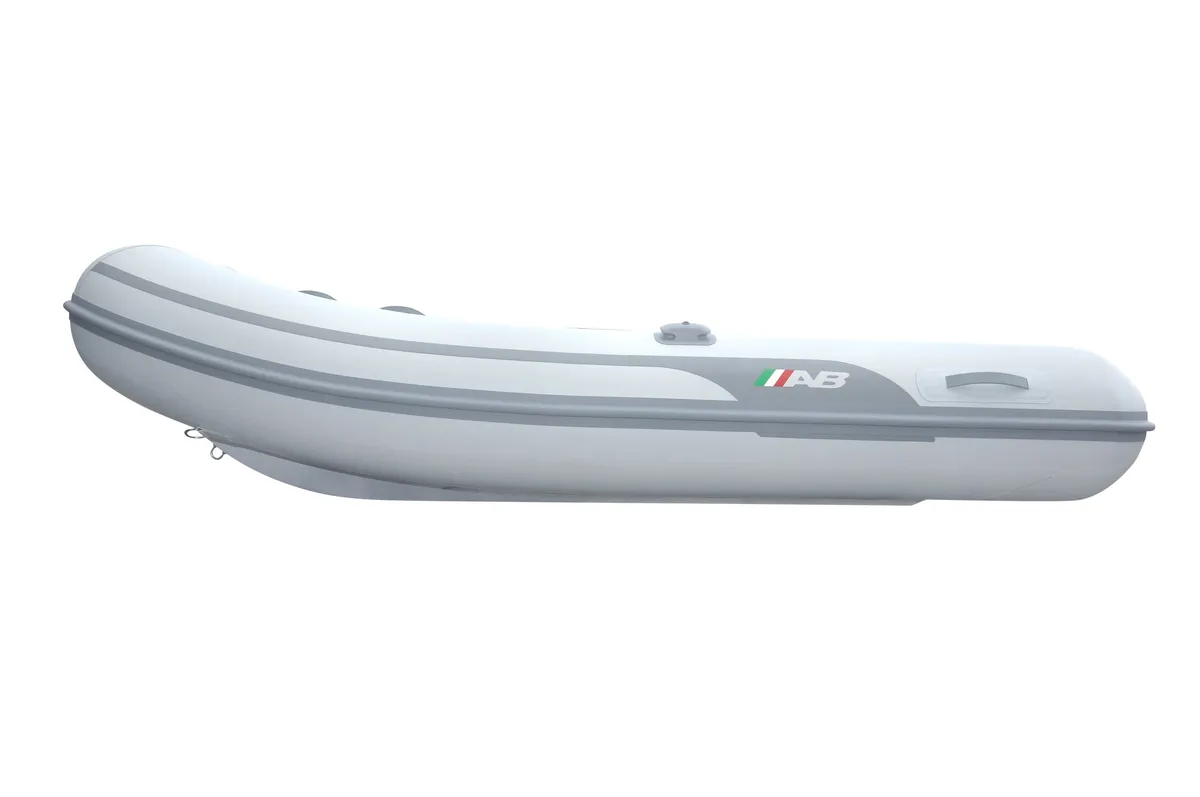 AB Inflatables Navigo 9 VS: Opblaasboot rubberboot zijaanzicht wit