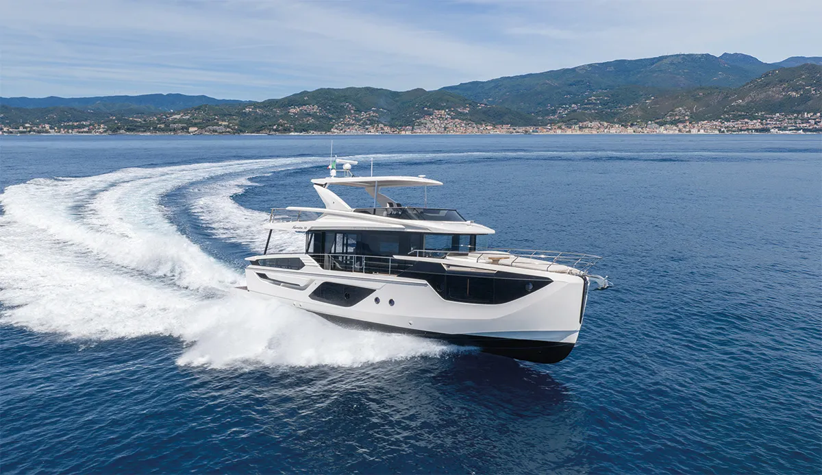 Absolute Yachts Navetta 58 Andromeda: Boot varend op zee