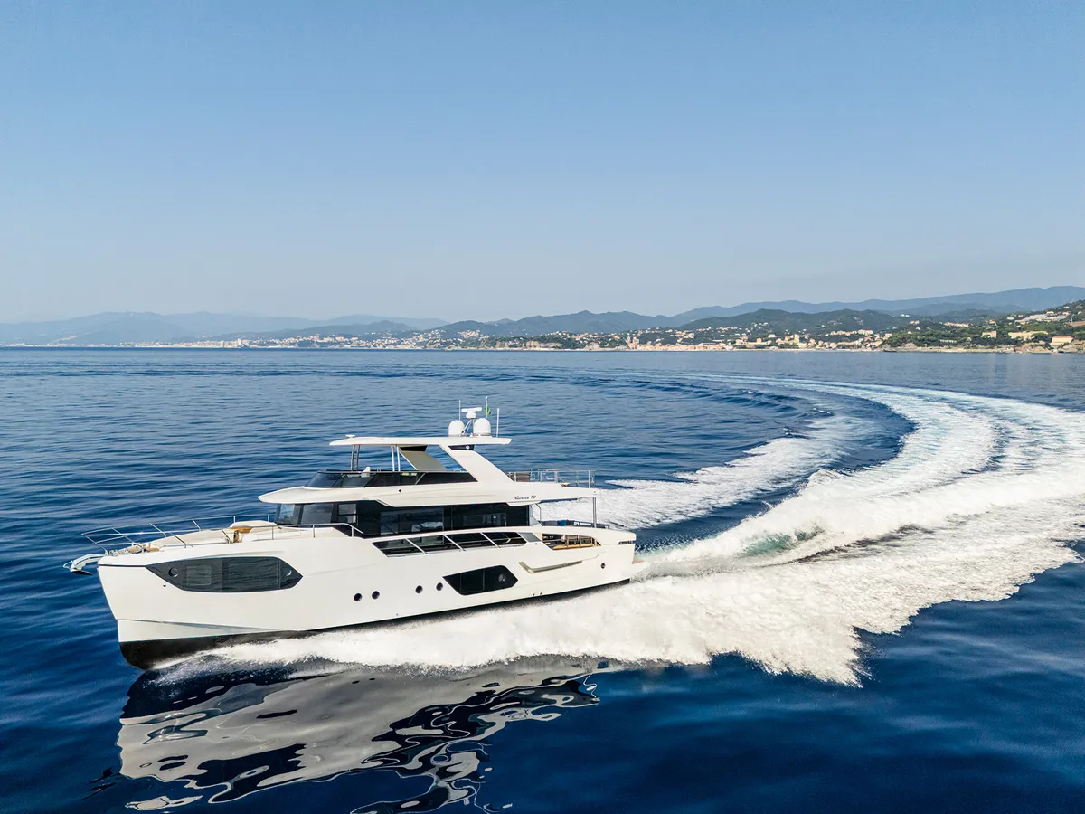 Absolute Yachts Navetta 70: Boot varend op zee