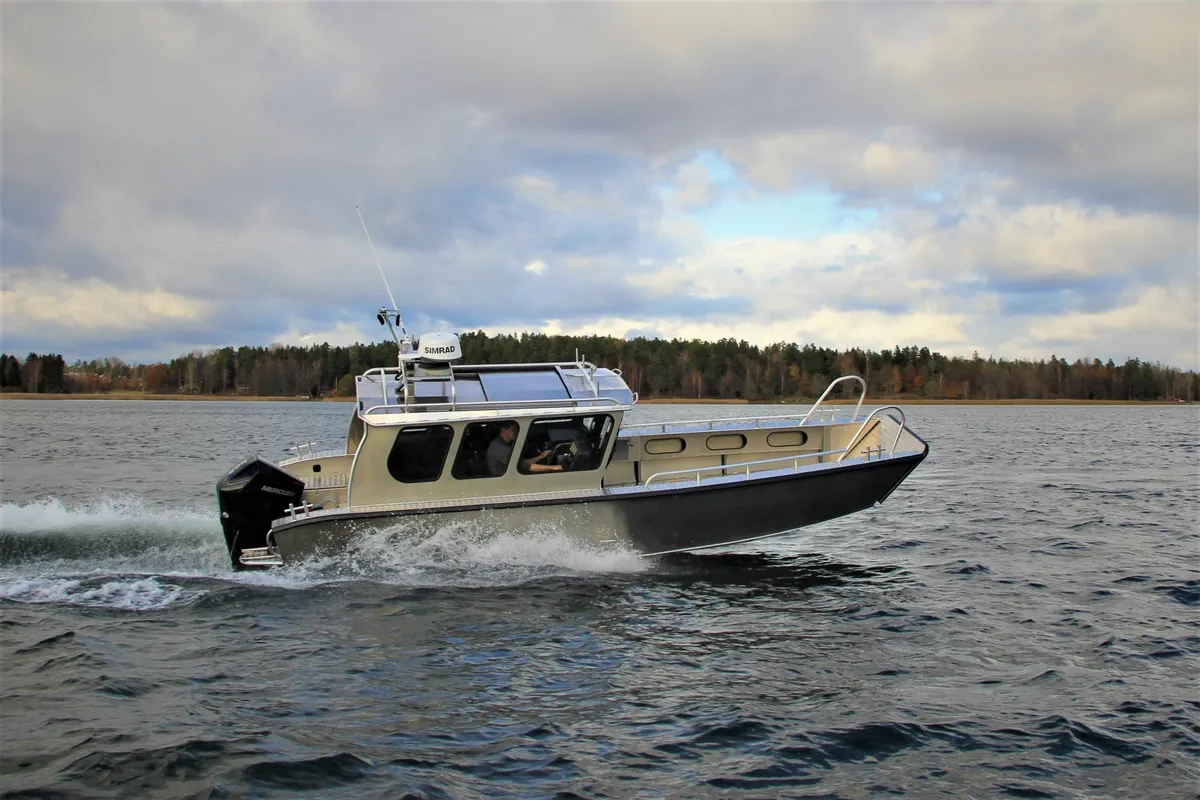 Alukin CWA 750: Aluminium boot varend op water