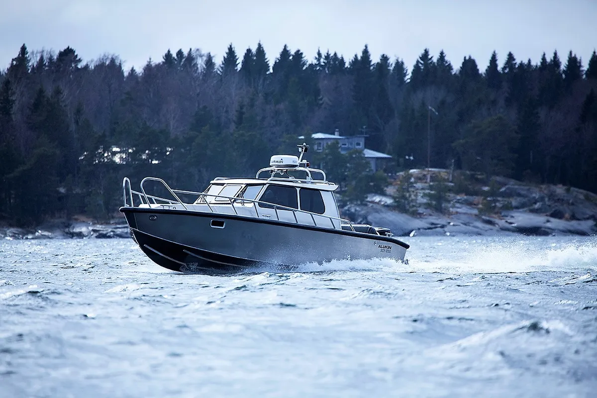 Alukin SCR 850: Boot varend op water