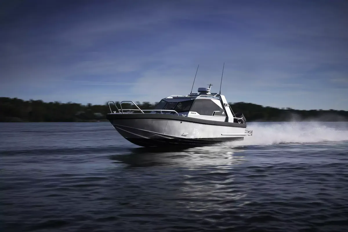 Anytec 868 CAB: Boot varend op water