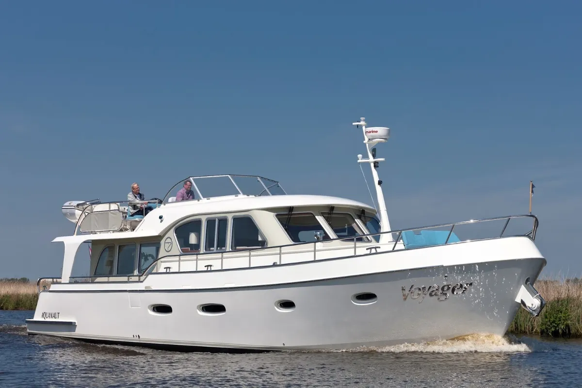 Aquanaut European Voyager 1700 II: Motorjacht varend op water