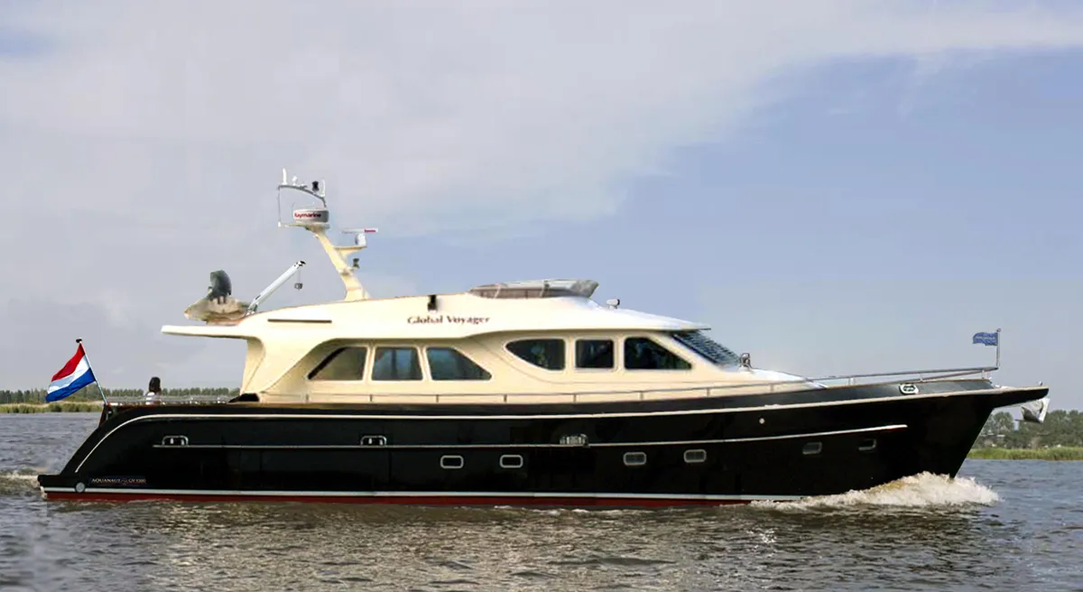 Aquanaut Global Voyager 1900: Motorjacht varend op water