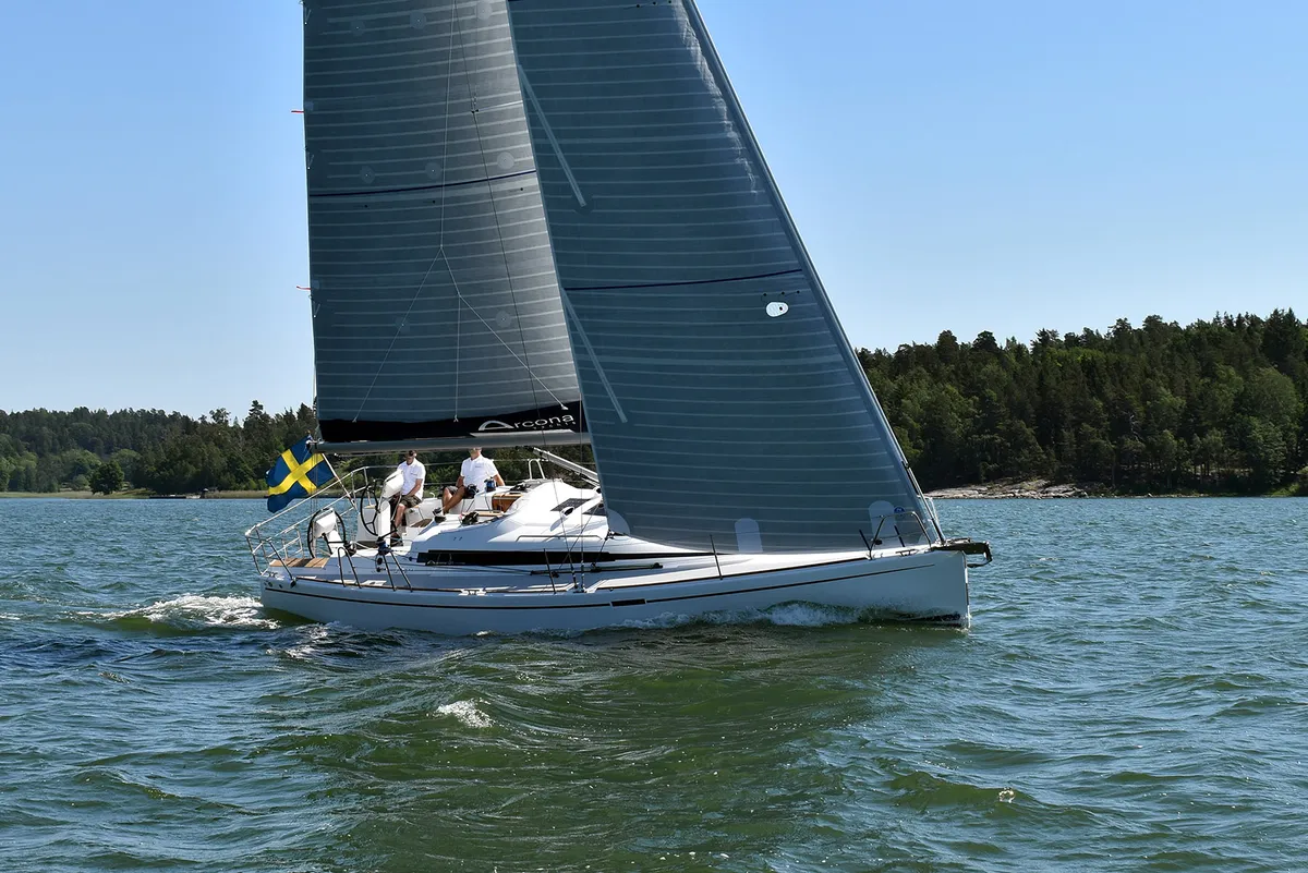 Arcona Yachts 345: Zeilboot varend op water