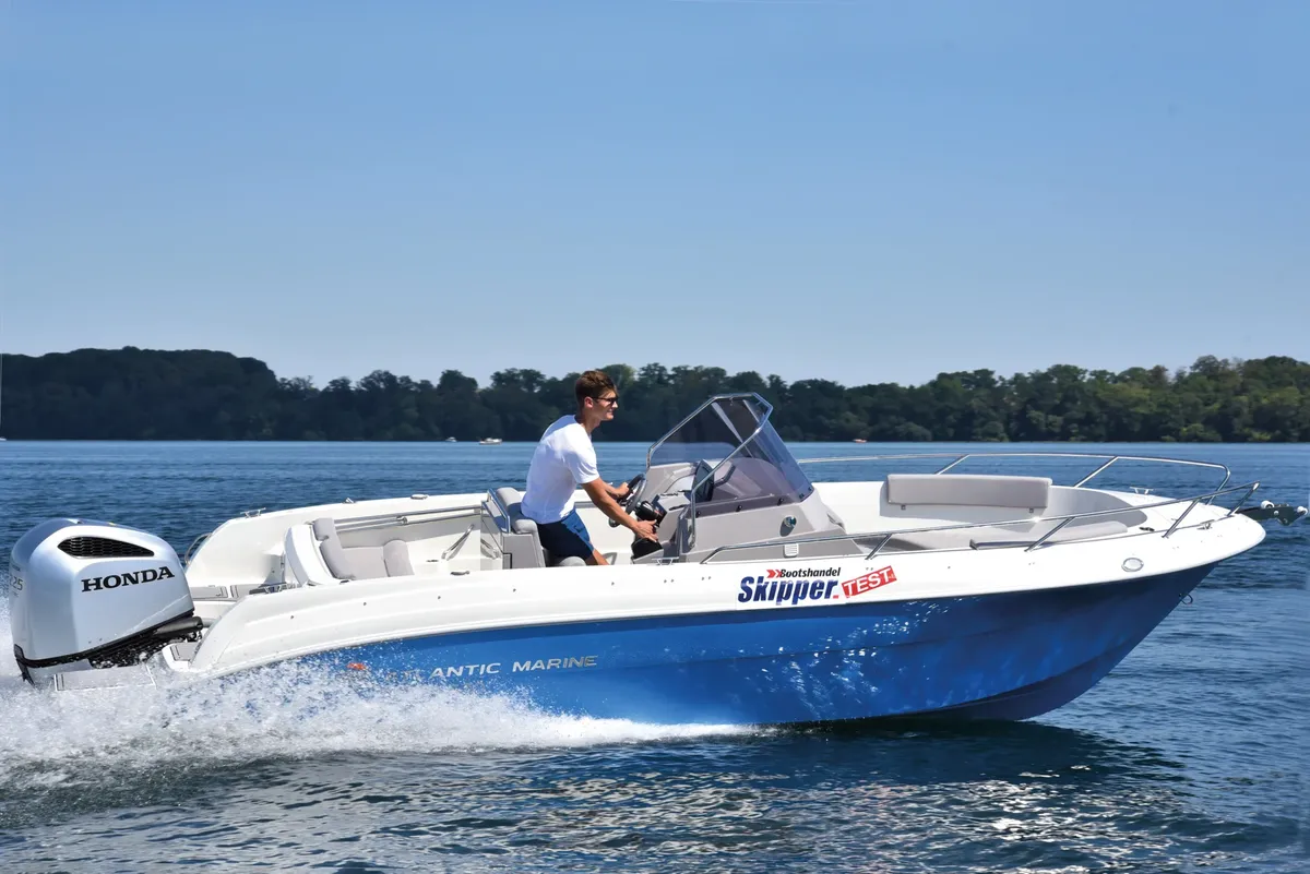 Atlantic Marine Open 670: Boot varend op water