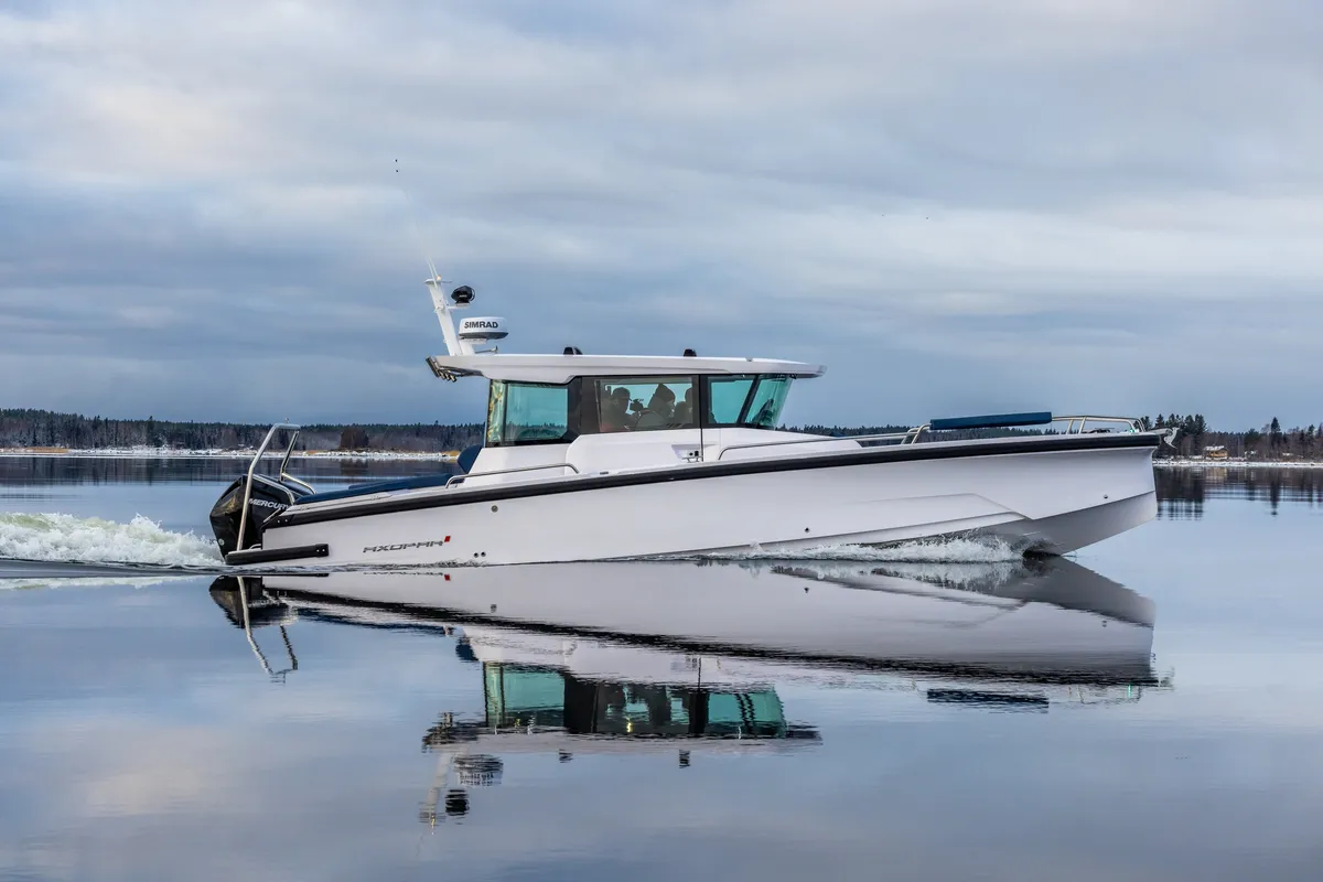 Axopar 29 XC Cross Cabin: Boot varend op water