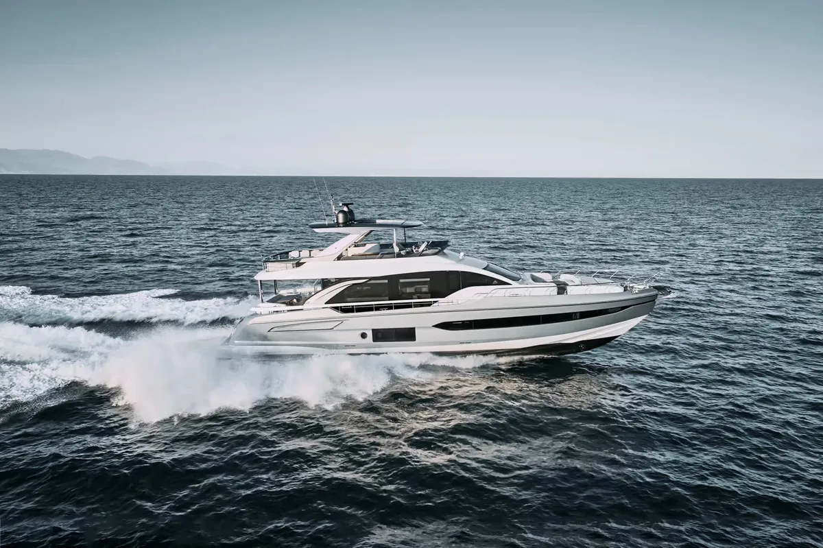 Azimut Fly 78: Boot varend