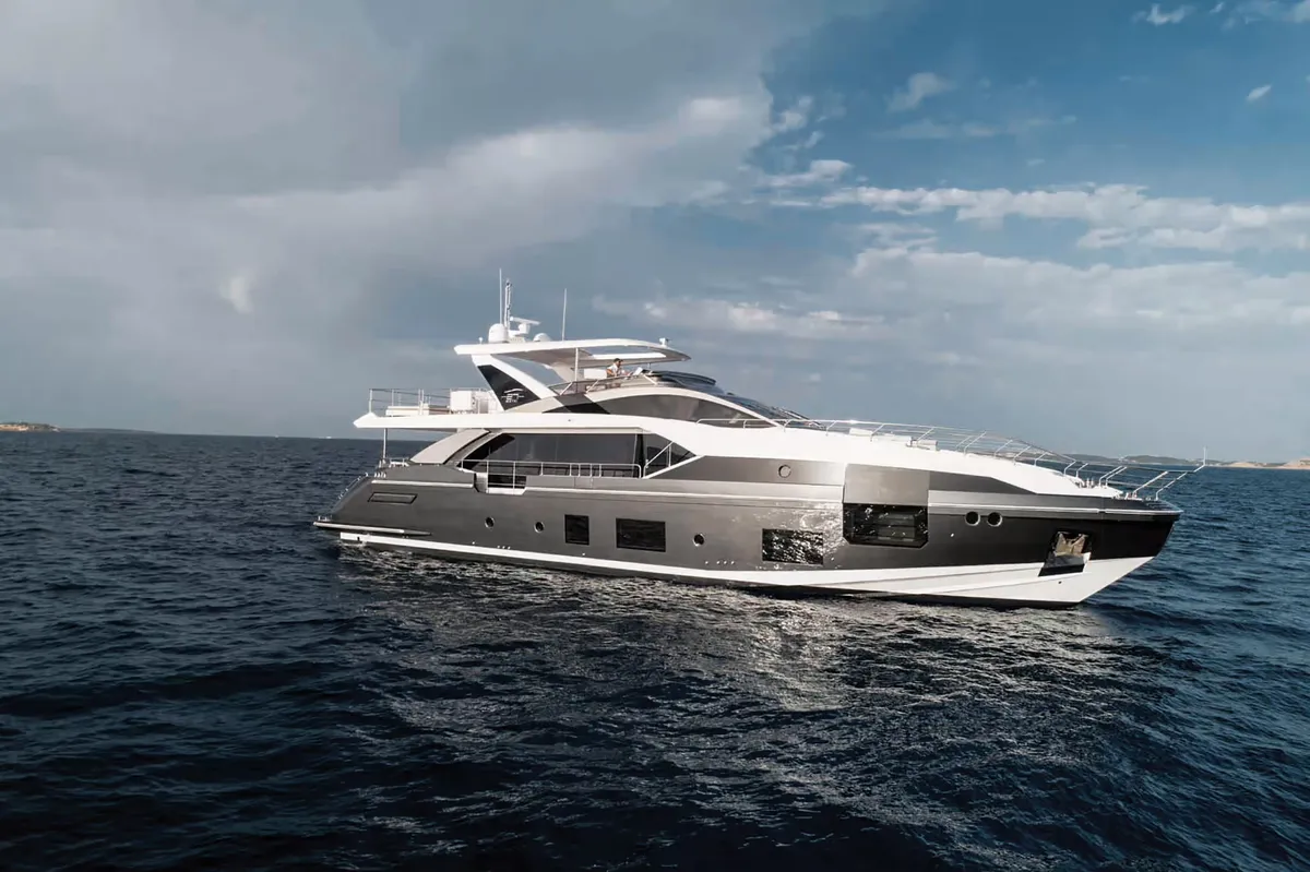 Azimut Grande 27M: Boot van buiten