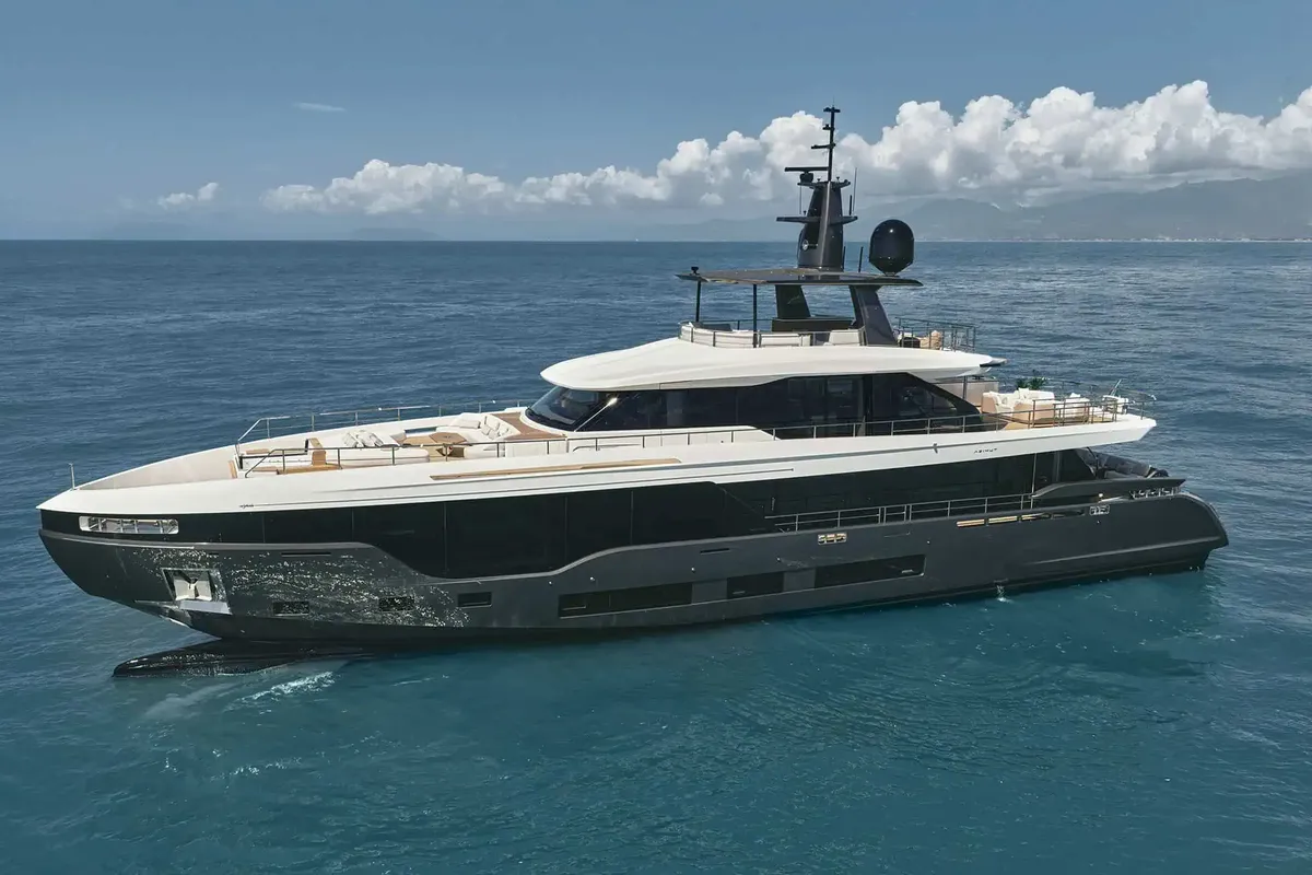 Azimut Grande 36M: Boot van buiten