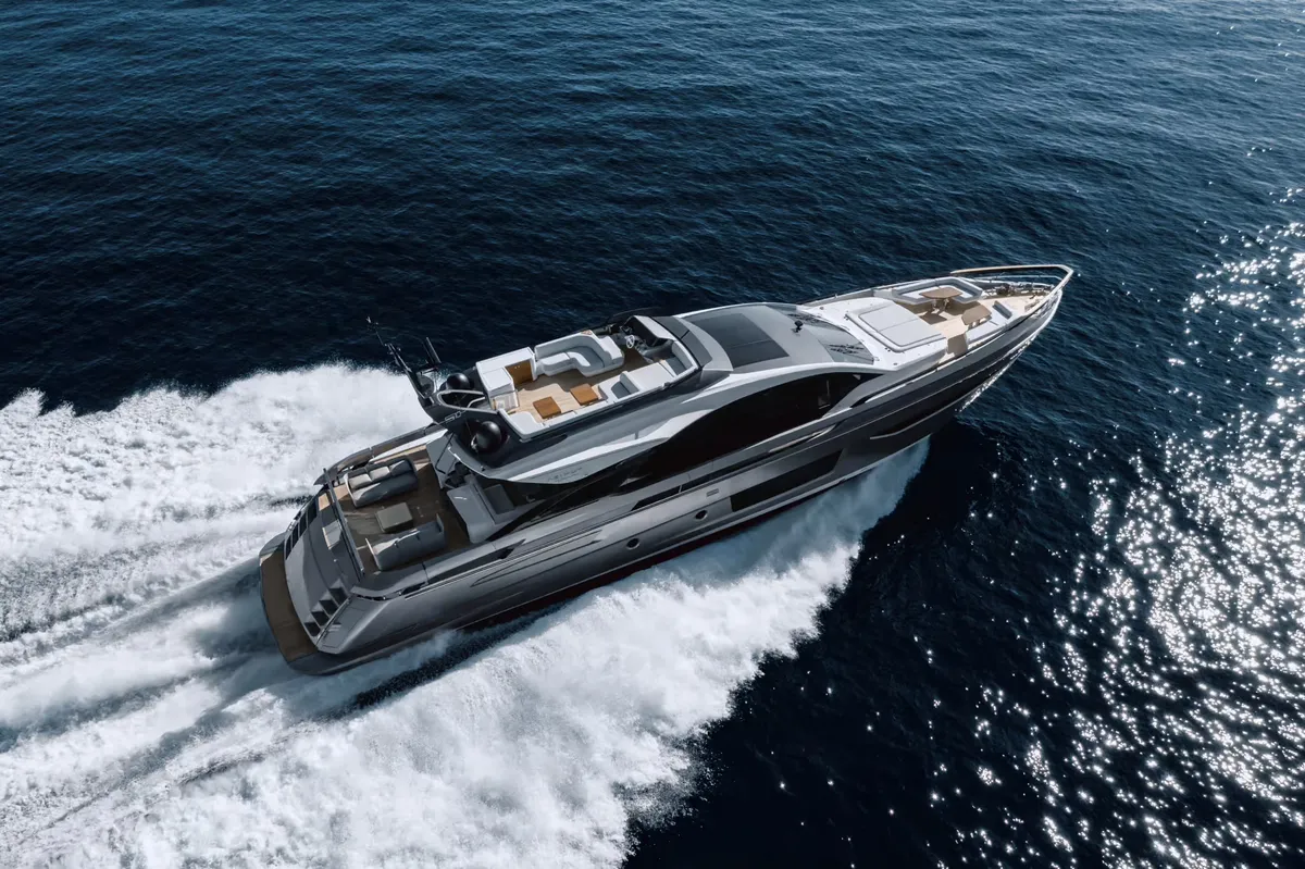 Azimut S10: Boot varend