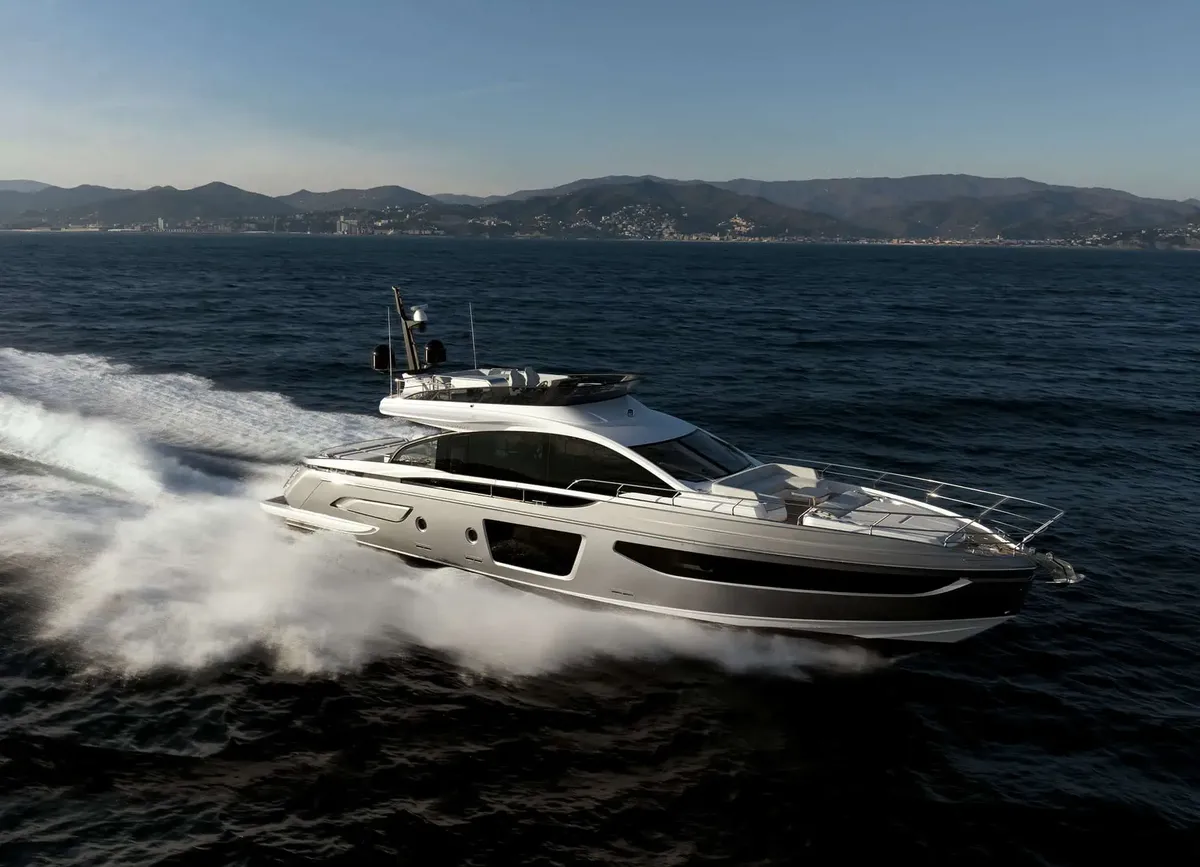Azimut S7: Boot varend