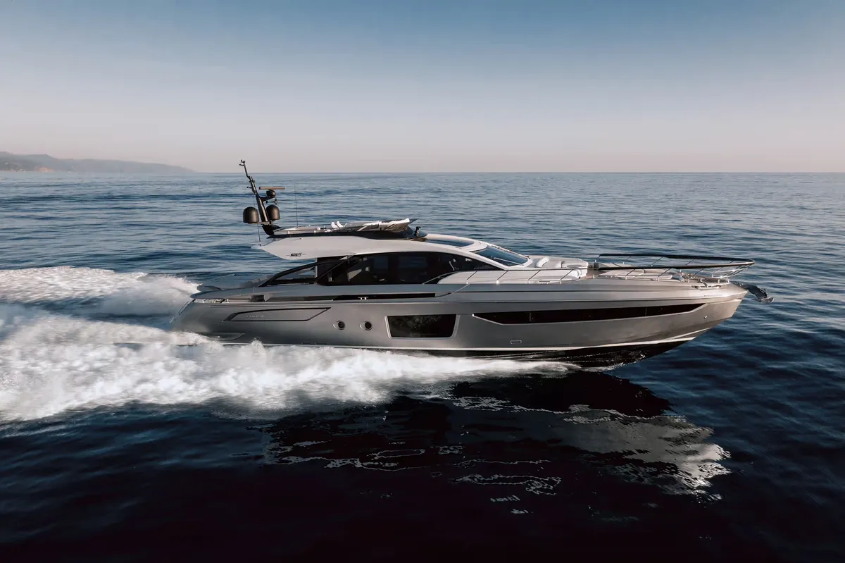 Azimut S8: Boot varend