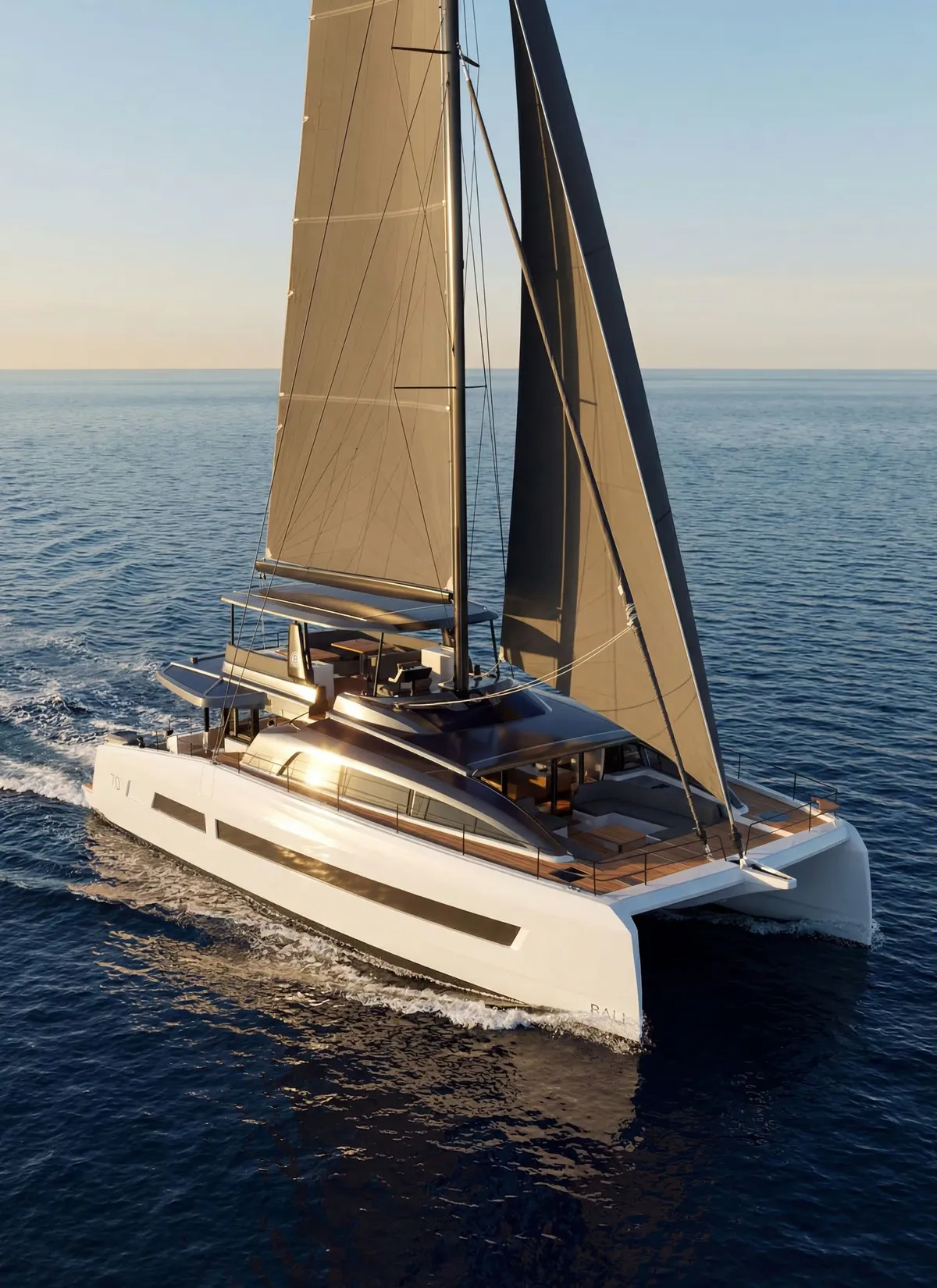 Bali Catamarans 7.0: Catamaran met zeilen op zee