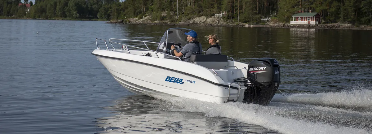 Bella Boats 485 R: Boot varend op water