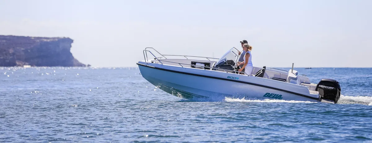 Bella Boats 600 R: Boot varend op zee