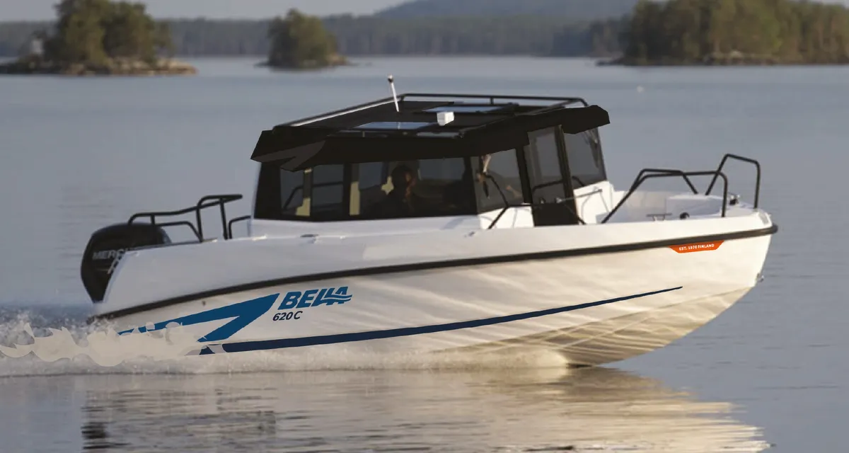 Bella Boats 620 C: Boot varend op water