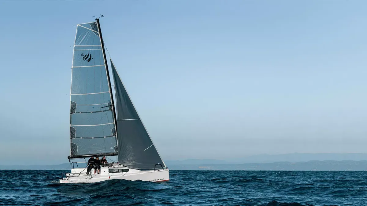 Beneteau First 24 SE: Zeilboot varend op zee