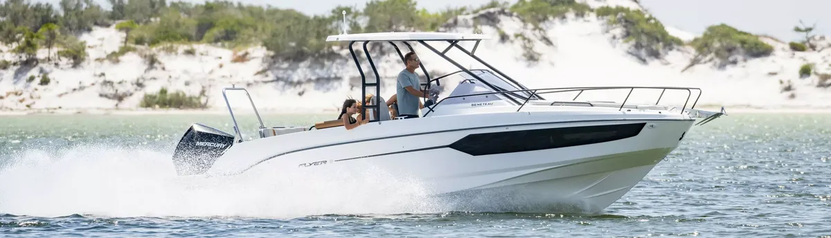 Beneteau Flyer 8 SUNdeck: Boot varend op zee