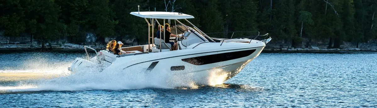 Beneteau Flyer 9 SUNdeck: Boot varend op water