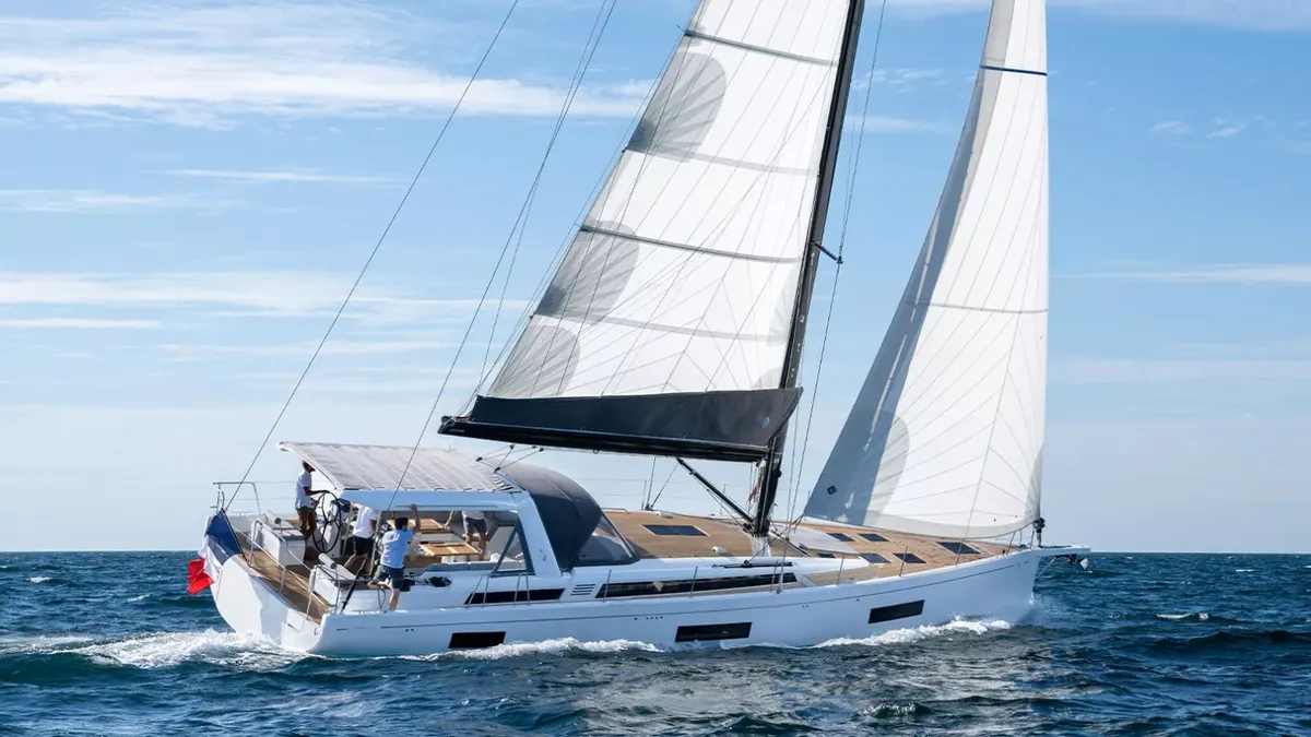 Beneteau Oceanis Yacht 60: Zeilboot varend op zee
