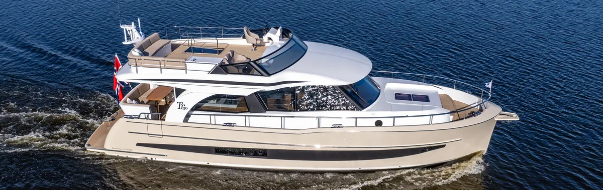 Boarncruiser 50 Traveller: Jacht varend op water