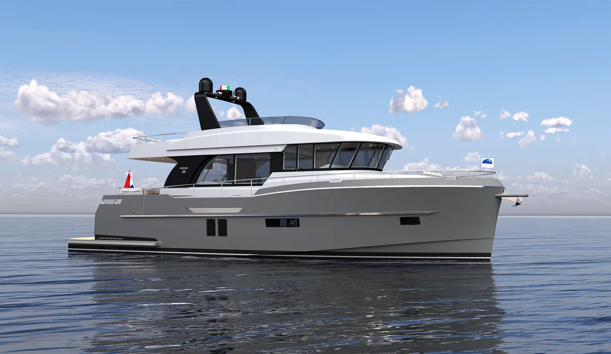 Boarncruiser 53 Ocean Flybridge: Motorjacht varend op zee