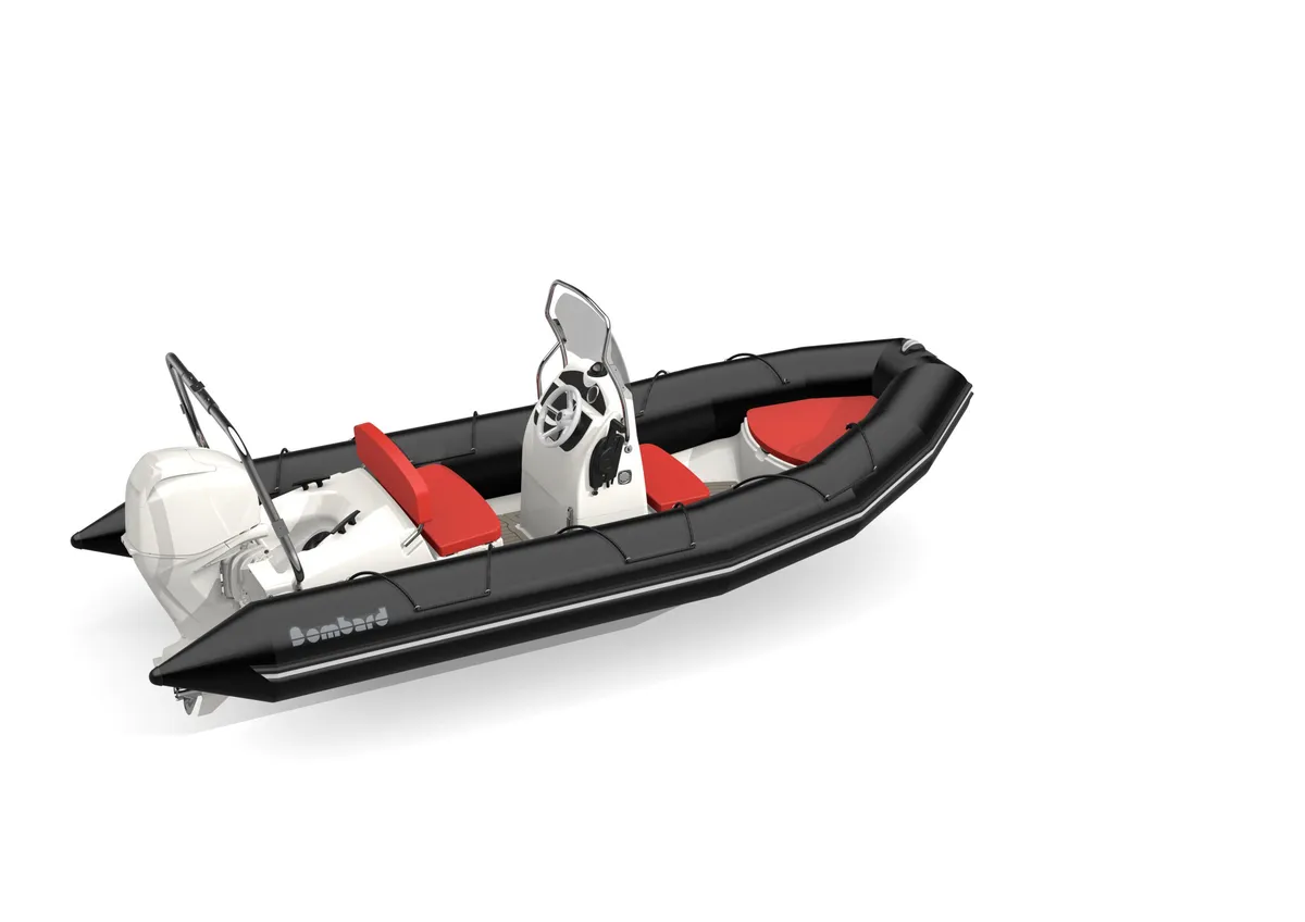 Bombard Sunrider 500: Rubberboot met rode stoelen