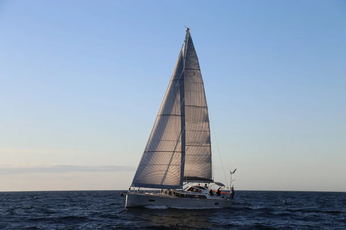 Boreal Yachts 44.2: Zeilboot varend op zee