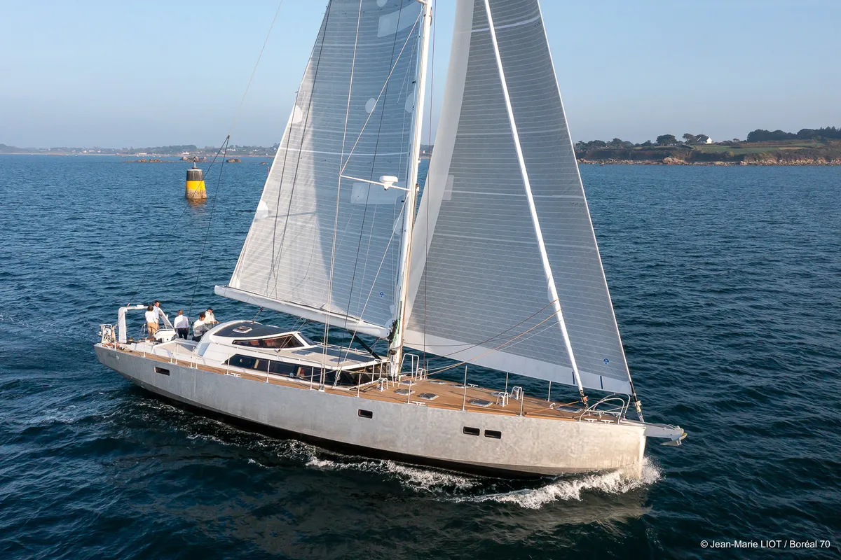 Boreal Yachts 70: Zeilboot varend op zee