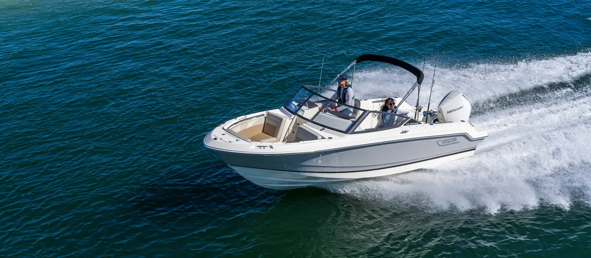 Boston Whaler 210 Vantage: Varend met kielzog