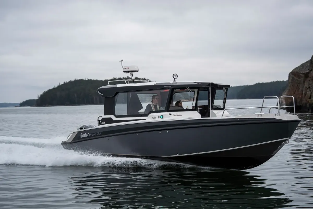 Buster Phantom Cabin: Boot varend op zee