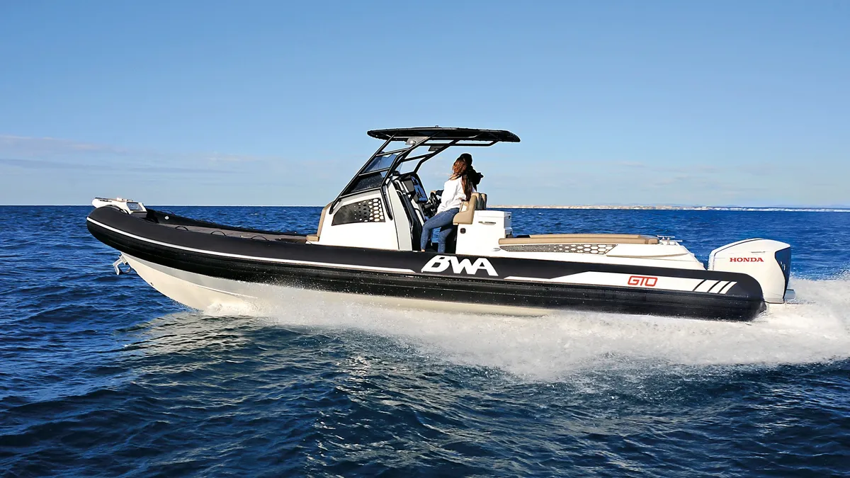 BWA Nautica GTO 358: Boot varend op zee