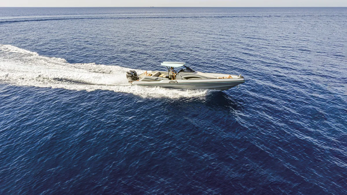BWA Nautica Premium 40: Boot varend op zee