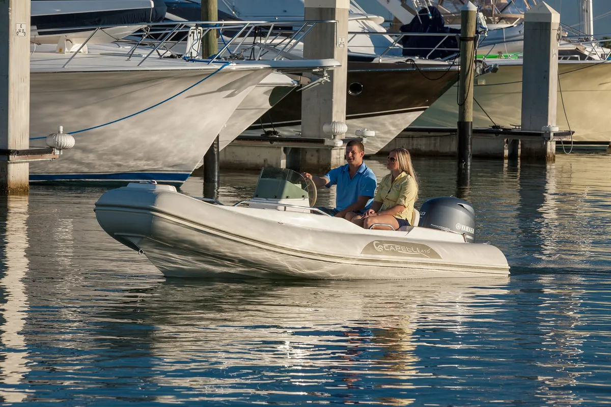 Capelli Tempest 410 Yacht Tender: Rubberboot vaart tussen jachten