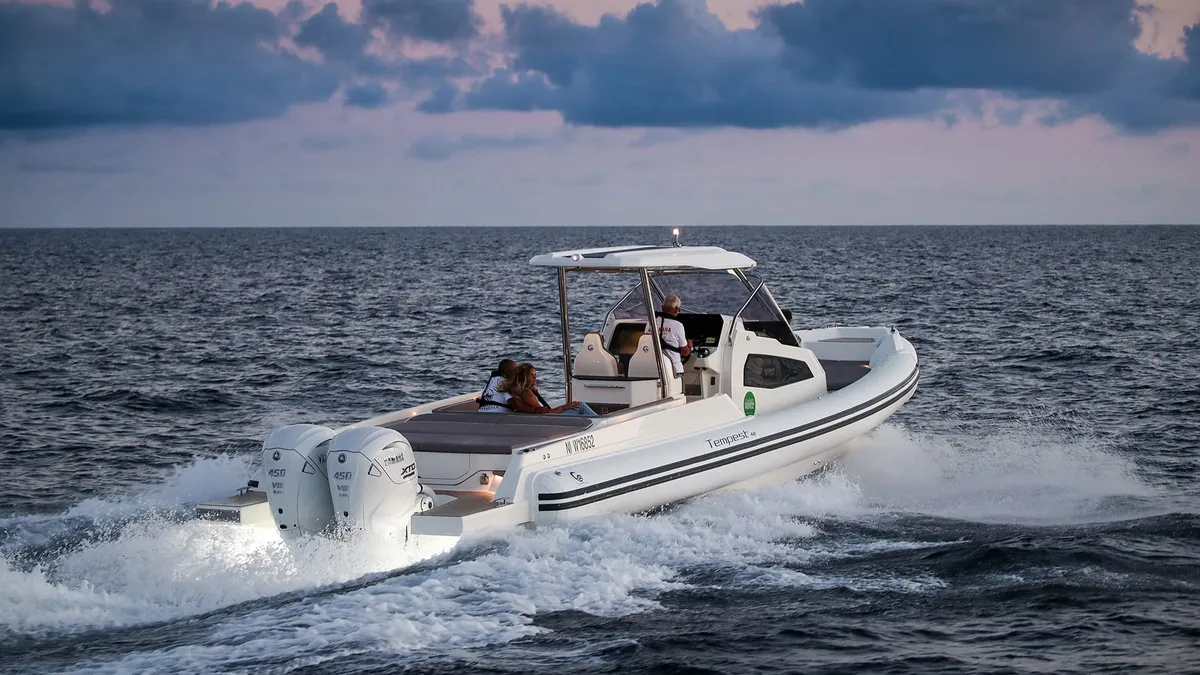 Capelli Tempest 42: Boot varend op zee
