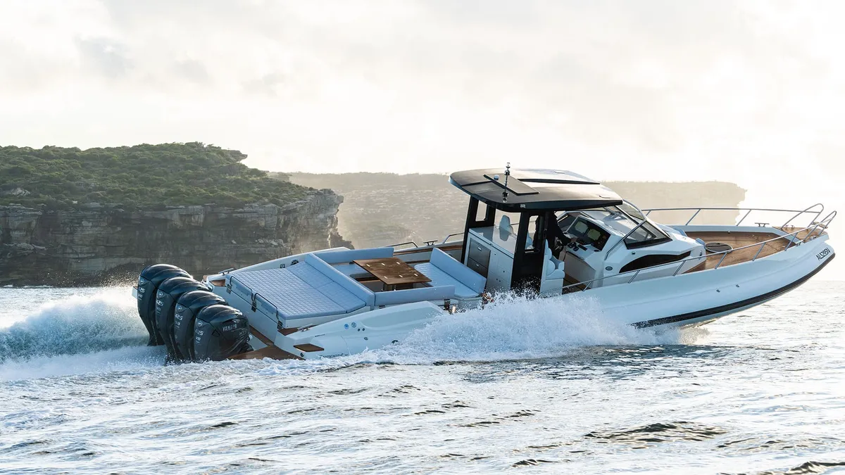 Capelli Tempest 50: Speedboot vaart snel over zee