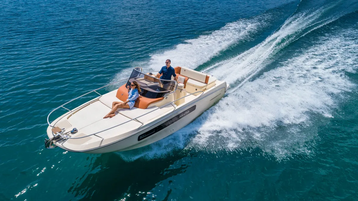 Capoforte Boats CX250i: Boot varend op zee