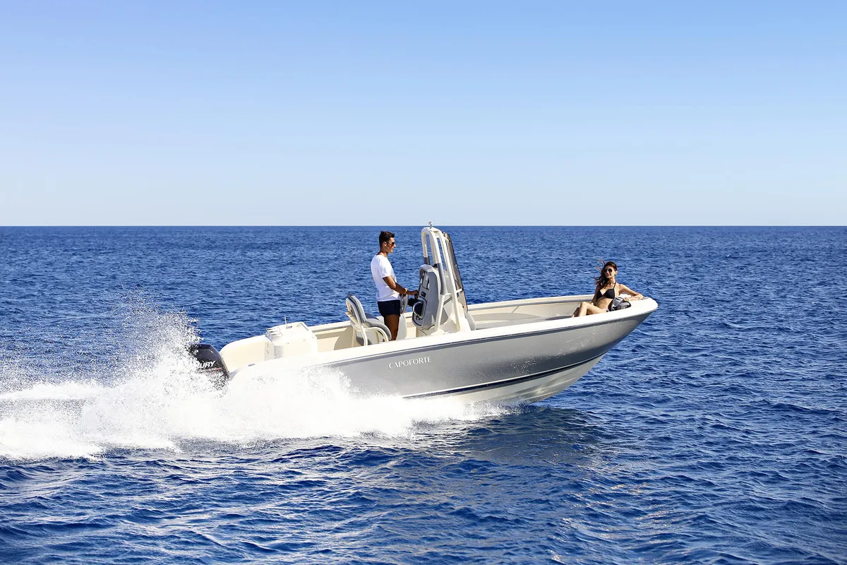 Capoforte Boats HX200: Boot varend op zee