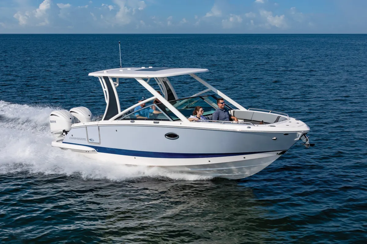 Chaparral 280 OSX: Boot varend op zee