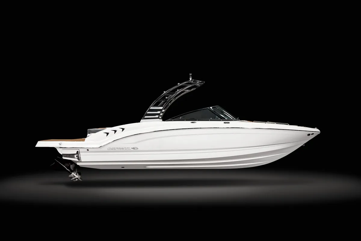 Chaparral GTS 3: Boot van opzij in studio